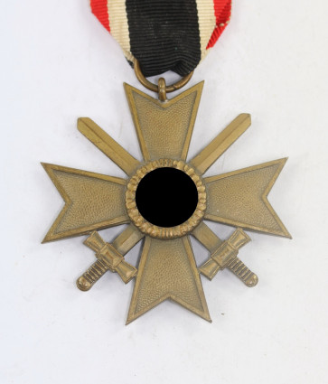 Kriegsverdienstkreuz 2. Klasse mit Schwertern, Hst. 32 (W. Hobachter, Wien) - Militaria-Berlin