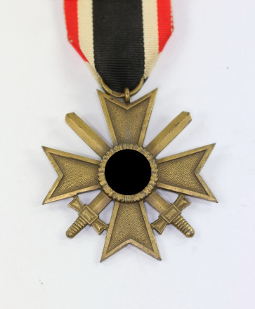 Kriegsverdienstkreuz 2. Klasse mit Schwertern, Hst. 67 - Militaria-Berlin