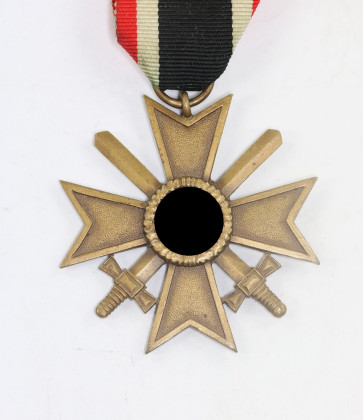 Kriegsverdienstkreuz 2. Klasse mit Schwertern, Hst. 67 (Gottlieb Keck & Sohn, Pforzheim) - Militaria-Berlin