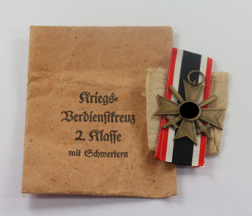 Kriegsverdienstkreuz 2. Klasse mit Schwertern, in Verleihungstüte Karl Hensler Porzheim - Militaria-Berlin