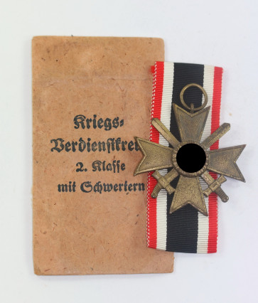 Kriegsverdienstkreuz 2. Klasse mit Schwertern, in Verleihungstüte Ordensfabrik Fritz Zimmermann Stuttgart - Militaria-Berlin
