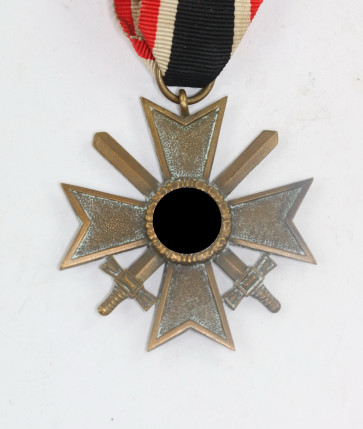  Kriegsverdienstkreuz 2. Klasse mit Schwertern, ohne Hersteller (Buntmetall) - Militaria-Berlin