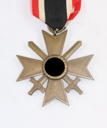 Kriegsverdienstkreuz 2. Klasse mit Schwertern, ohne Hersteller (Buntmetall) - Militaria-Berlin