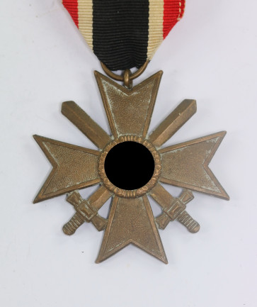 Kriegsverdienstkreuz 2. Klasse mit Schwertern, ohne Hersteller (Buntmetall) - Militaria-Berlin