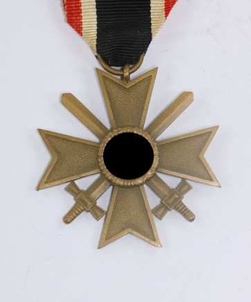 Kriegsverdienstkreuz 2. Klasse mit Schwertern, ohne Hersteller (Buntmetall) - Militaria-Berlin