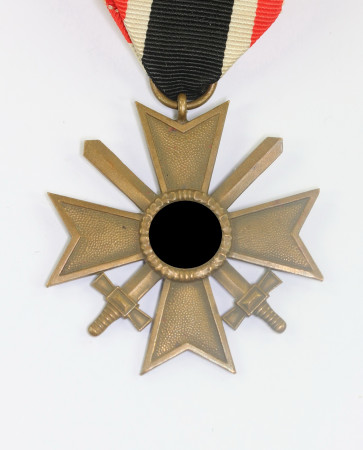 Kriegsverdienstkreuz 2. Klasse mit Schwertern, ohne Hersteller (Buntmetall) - Militaria-Berlin