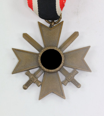  Kriegsverdienstkreuz 2. Klasse mit Schwertern, Hst. 32 (W. Hobachter, Wien) - Militaria-Berlin
