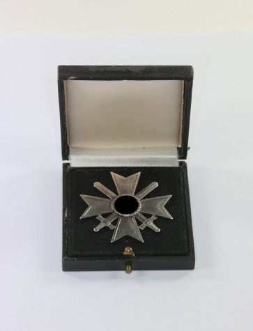 Kriegsverdienstkreuz 1. Klasse mit Schwertern, Hst. L/21, im Etui - Militaria-Berlin