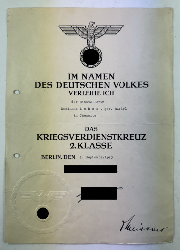 Urkunde Kriegsverdienstkreuz 2. Klasse für eine Frau (!) - Militaria-Berlin
