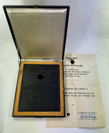 Luftwaffe, Plakette für hervorragende technische Leistungen im Osten, im Etui mit Urkunde - Militaria-Berlin