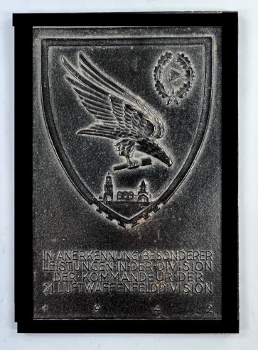 Luftwaffe, Plakette In Anerkennung besonderer Leistungen in der Division Der Kommandeuer der 21. Luftwaffen Felddivision 1942 - Militaria-Berlin