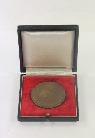 Medaille für den Einmarsch in Prag am 15.März 1939 der Panzer Abwehr Abteilung 39, im Etui P 39 - Militaria-Berlin