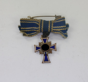  Miniatur Mutterkreuz in Bronze an Schleife, Hst. L/16 ( Steinhauer & Lück, Lüdenscheid) - Militaria-Berlin