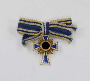 Miniatur Mutterkreuz in Gold an Schleife, Hst. L/14 - Militaria-Berlin