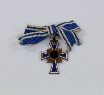 Miniatur Mutterkreuz in Bronze an Schleife, Hst. L/16 - Militaria-Berlin