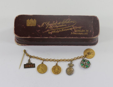Miniaturenkette 5X, im Etui J. Godet & Sohn Hof Juweliere Se. Maj. d. Kaisers & Königs Berlin W. Friedrichstr. 167 - Militaria-Berlin