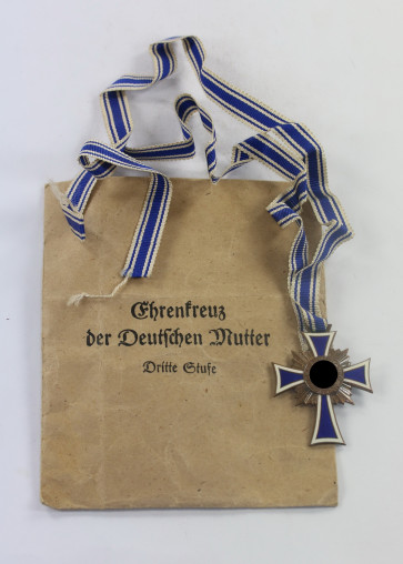 Mutterkreuz in Bronze, in Verleihungstüte Lind & Meyrer Oberstein/Nahe - Militaria-Berlin