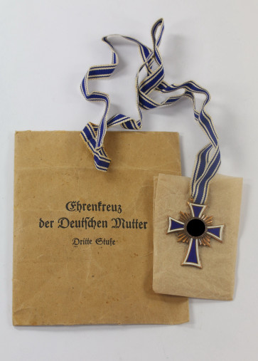 Mutterkreuz in Bronze, in Verleihungstüte Sohni, Heubach & Co.Metallwarenfabrik Oberstein/Nahe - Militaria-Berlin