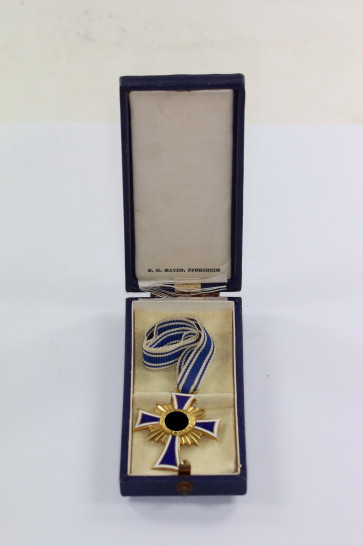 Mutterkreuz in Gold, im Etui, B.H. Mayer, Pforzheim - Militaria-Berlin