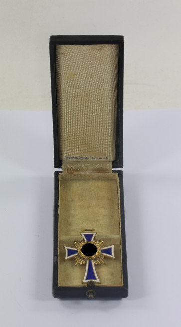 Mutterkreuz in Gold, im Etui, Heinrich Wander Gablonz a.N. - Militaria-Berlin