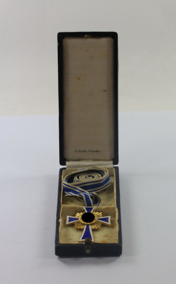  Mutterkreuz in Gold, im Etui, L. Bertsch, Karlsruhe - Militaria-Berlin