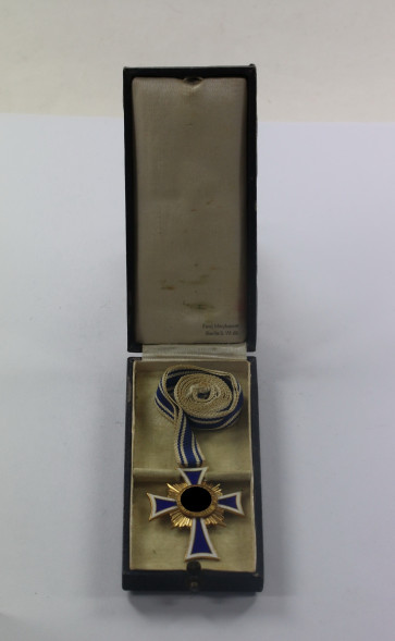 Mutterkreuz in Gold, im Etui, Paul Meybauer Berlin S.W.68 - Militaria-Berlin