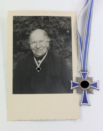 Mutterkreuz in Silber + Trägerfoto - Militaria-Berlin
