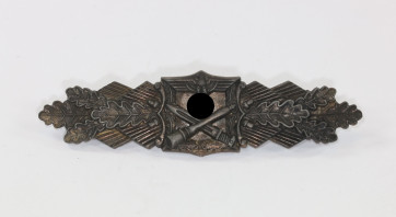  Nahkampfspange in Bronze, Hst. A.G.M.u.K. Gablonz - Militaria-Berlin