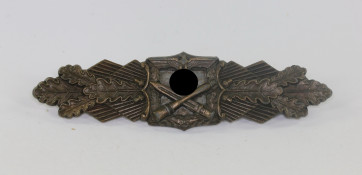Nahkampfspange in Bronze, Hst. C.E. Juncker Berlin - Militaria-Berlin
