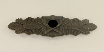 Nahkampfspange in Bronze, Hst. C.F. Juncker Berlin - Militaria-Berlin