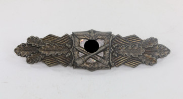 Nahkampfspange in Bronze, Hst. FLL (1. Modell) Friedrich Linden, Lüdenscheid - Militaria-Berlin