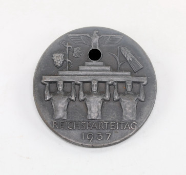 NSDAP, Abzeichen Reichsparteitag 1937, Hst. Gebr. Trautz Pforzheim - Militaria-Berlin