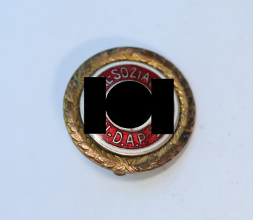 NSDAP, Kleines Goldenes Parteiabzeichen, Hst. Deschler "47001" - Militaria-Berlin