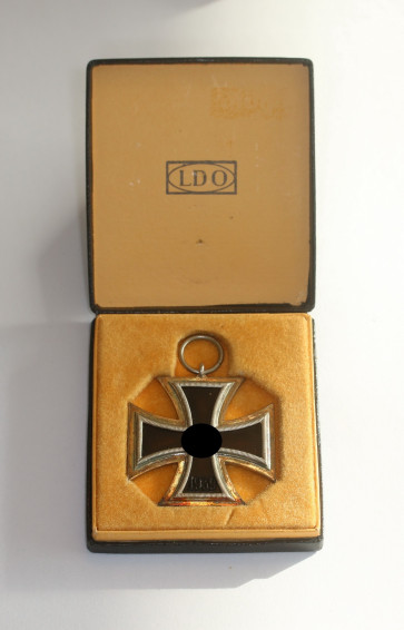 Eisernes Kreuz 2. Klasse 1939, Hst. L/12, im LDO Etui - Militaria-Berlin