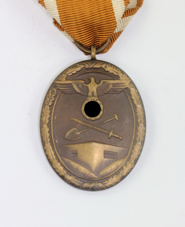 Deutsches Schutzwall-Ehrenzeichen, Buntmetall - Militaria-Berlin