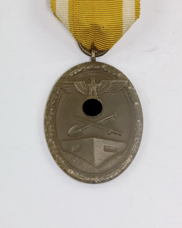  Deutsches Schutzwall Ehrenzeichen, "Für Arbeit zum Schutze Deutschlands" - Militaria-Berlin