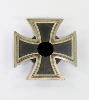  Eisernes Kreuz 1. Klasse 1939, an Schraubscheibe, Hst. L/12 (C.E. Juncker, Berlin) - Militaria-Berlin