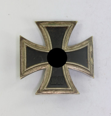 Eisernes Kreuz 1. klasse 1939, Hst. 7 (Paul Meybauer, Berlin) - Militaria-Berlin