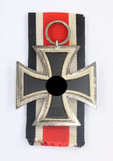 Eisernes Kreuz 2. Klasse 1939, Hst. 13 (Gustav Brehmer, Markneukirchen) - Militaria-Berlin