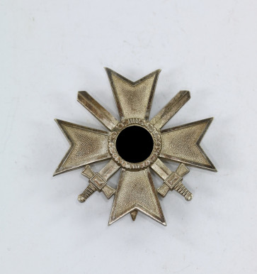 Kriegsverdienstkreuz 1. Klasse mit Schwertern, Hst. 43 - Militaria-Berlin