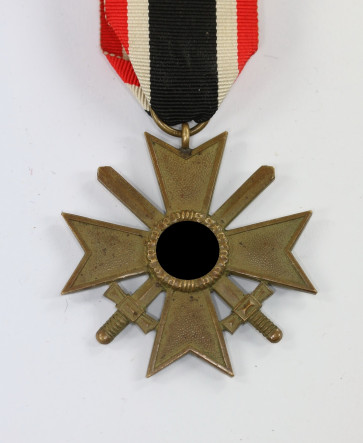Kriegsverdienstkreuz 2. Klasse mit Schwertern, Buntmetall - Militaria-Berlin