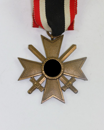 Kriegsverdienstkreuz 2. Klasse mit Schwertern, ohne Hersteller (Buntmetall) - Militaria-Berlin