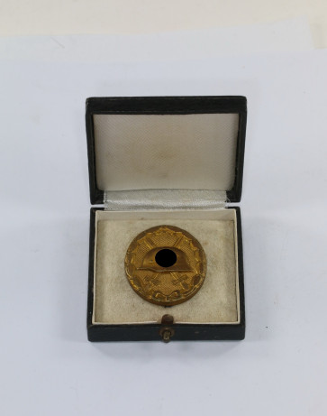 Verwundetenabzeichen in Gold, Hst. 30, Breite Nadel (!), im Etui Hauptmünzamt - Militaria-Berlin