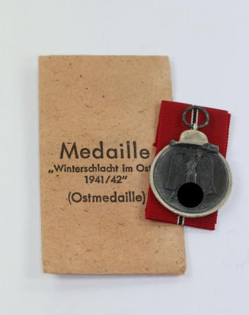 Ostmedaille, Hst. 100, in Verleihungstüte L55 - Militaria-Berlin