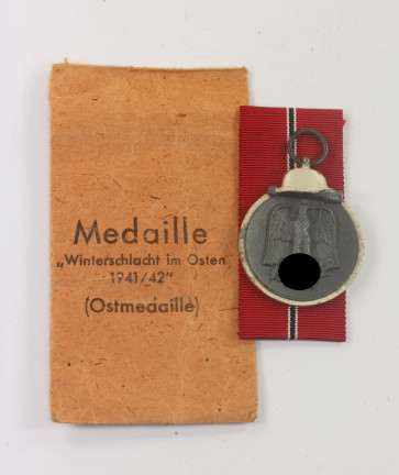 Ostmedaille, Hst. 100, in Verleihungstüte, Mittweider Metallwarenfabrik Rudolf Wächtler & Lange Mittweida - Militaria-Berlin