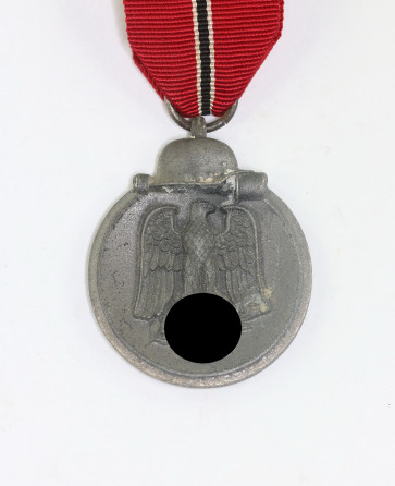 Ostmedaille, Hst. 13 (Gustav Brehmer, Markneukirchen) - Militaria-Berlin