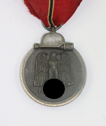 Ostmedaille, Hst. 13 (Gustav Brehmer, Markneukirchen i. Sa.) - Militaria-Berlin