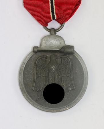 Ostmedaille, Hst. 13 (Gustav Brehmer, Markneukirchen i. Sa.) - Militaria-Berlin