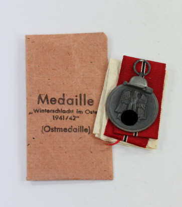 Ostmedaille, Hst. 19, in Verleihungstüte, Hauptmann Fritz Merkl - Militaria-Berlin