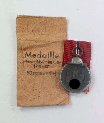 Ostmedaille, Hst. 3, in Verleihungstüte Wilhelm Deumer Lüdenscheid - Militaria-Berlin